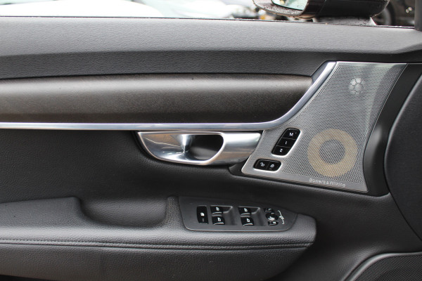 Volvo V90 Cross Country 2.0 D5 Pro / Trekhaak / Panoramadak / Camera / Head-up / Bowers en Wilkens / Luchtvering / 20'' / Keyless / Standverwarming / Stuurverwarming  / Dodehoek / Stoelverwarming / ACC