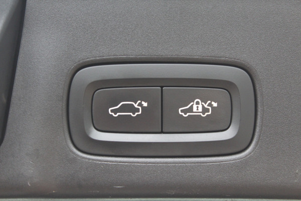 Volvo V90 Cross Country 2.0 D5 Pro / Trekhaak / Panoramadak / Camera / Head-up / Bowers en Wilkens / Luchtvering / 20'' / Keyless / Standverwarming / Stuurverwarming  / Dodehoek / Stoelverwarming / ACC