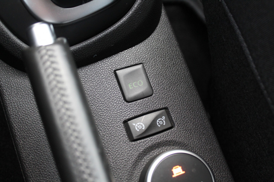 Renault Captur 1.2 TCe Intens 63.468 km! / Camera / Navigatie / Keyless / 17'' / Armsteun / DAB / Cruise Control