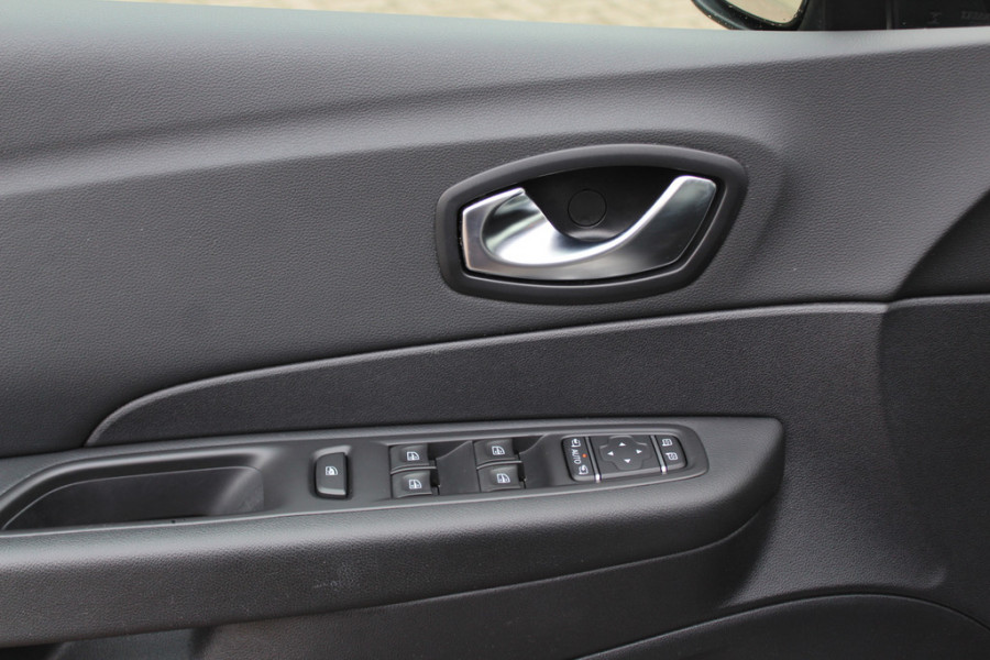 Renault Captur 1.2 TCe Intens 63.468 km! / Camera / Navigatie / Keyless / 17'' / Armsteun / DAB / Cruise Control