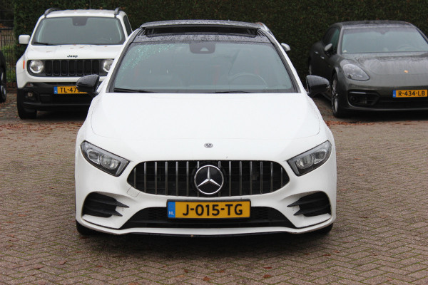 Mercedes-Benz A-Klasse 180 d Business Solution AMG / A35 AMG Look / Panoramadak / Camera / 19'' / Leder&Alcanatara / Nightpakket / Cruise Control