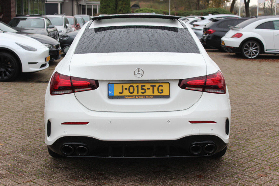 Mercedes-Benz A-Klasse 180 d Business Solution AMG / A35 AMG Look / Panoramadak / Camera / 19'' / Leder&Alcanatara / Nightpakket / Cruise Control