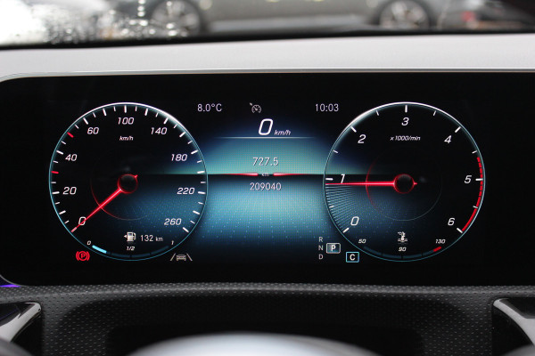 Mercedes-Benz A-Klasse 180 d Business Solution AMG / A35 AMG Look / Panoramadak / Camera / 19'' / Leder&Alcanatara / Nightpakket / Cruise Control