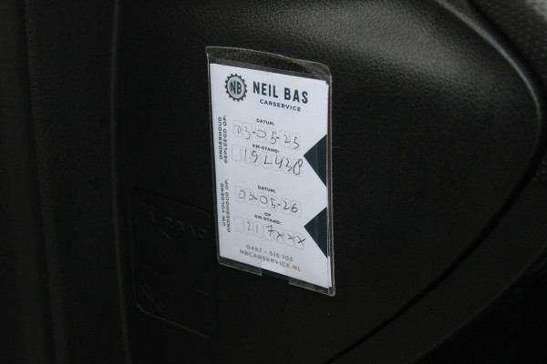 Mercedes-Benz A-Klasse 180 d Business Solution AMG / A35 AMG Look / Panoramadak / Camera / 19'' / Leder&Alcanatara / Nightpakket / Cruise Control