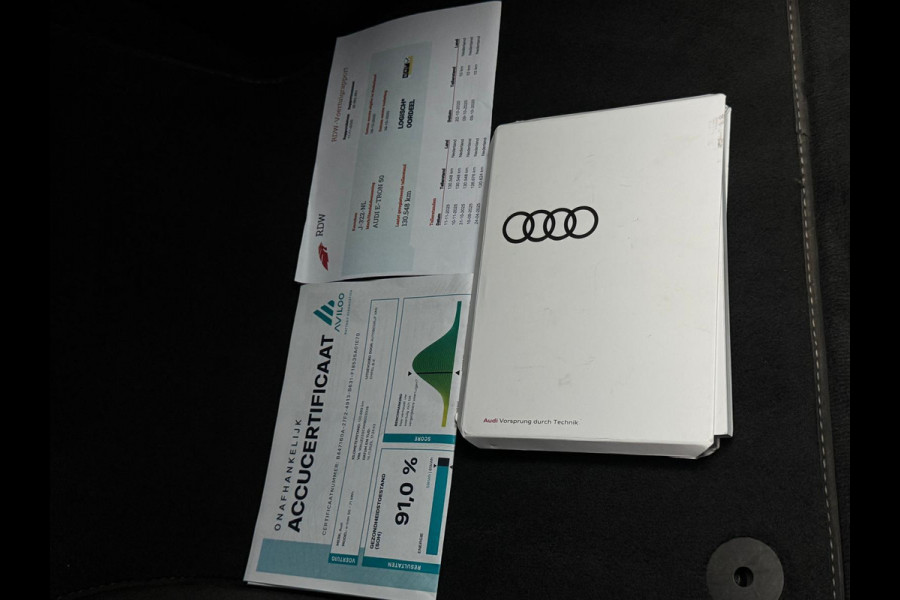 Audi e-tron Quattro Business edition Plus, 1 e eigenaar, panodak, leder, camera, afn. trekhaak, stoelverwarming, NL auto nap
