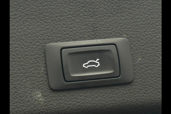Audi e-tron Quattro Business edition Plus, 1 e eigenaar, panodak, leder, camera, afn. trekhaak, stoelverwarming, NL auto nap