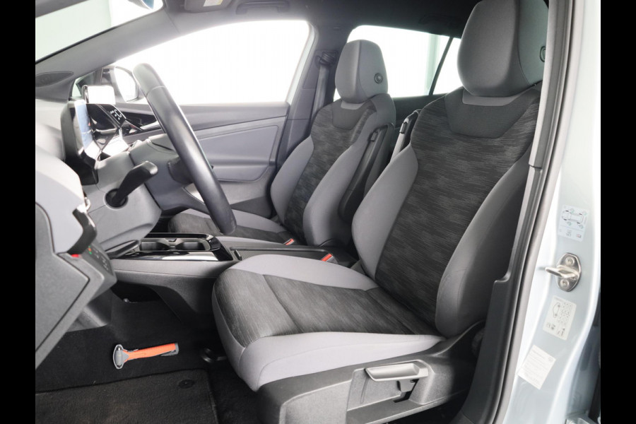 Volkswagen ID.4 Life 77 kWh 204 pk | Navigatie | Parkeersensoren | Adaptieve cruise control | LED koplampen | Stoelverwarming |
