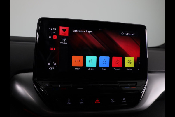 Volkswagen ID.4 Life 77 kWh 204 pk | Navigatie | Parkeersensoren | Adaptieve cruise control | LED koplampen | Stoelverwarming |