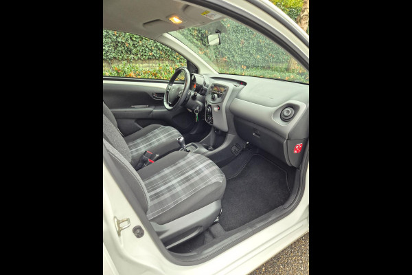 Peugeot 108 12mnd GARANTIE Automaat NL NAP Flippers Bluetooth USB AUX Sport Wit Dealeronderhouden APK tot 7-2027 1.0 e-VTi Active