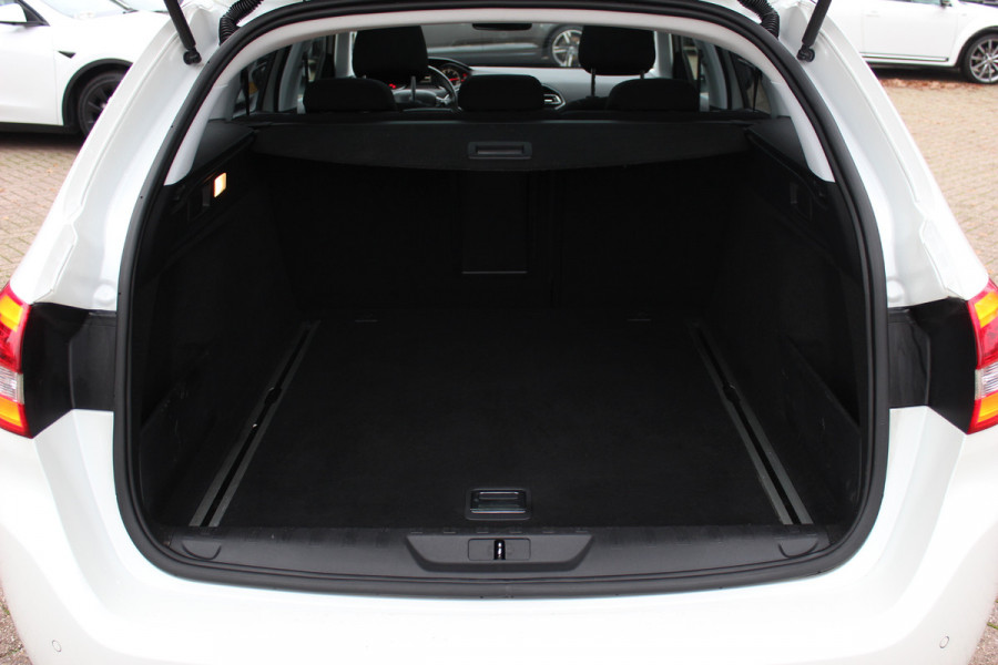 Peugeot 308 SW 1.6 BlueHDI Blue Lease Executive / Panoramadak / Navigatie / Parkeerhulp V+A / 16'' / DAB / Cruise Control