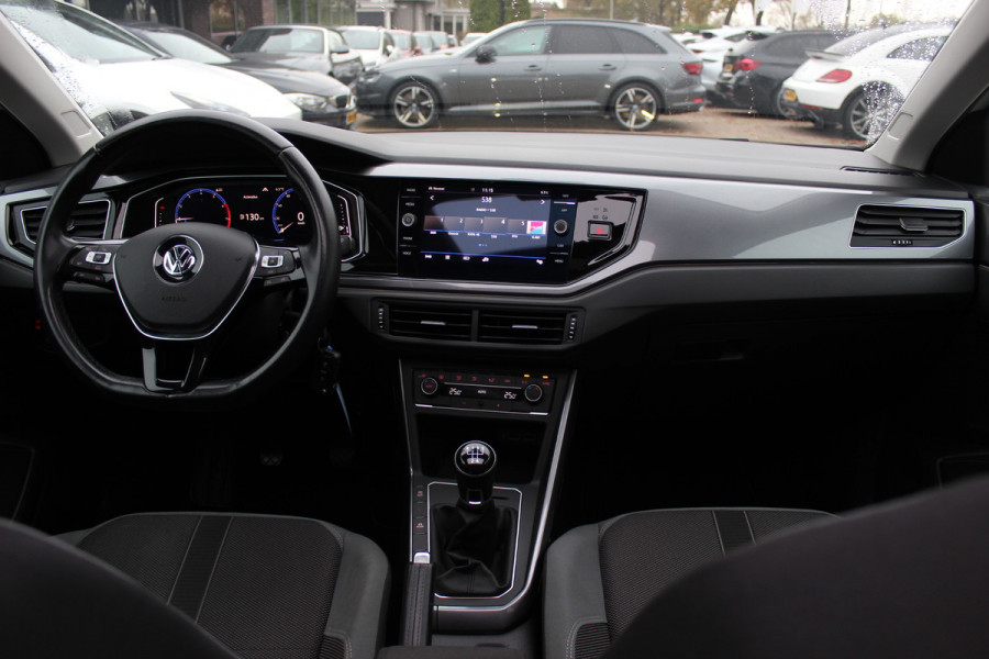 Volkswagen Polo 1.0 TSI Highline / Panoramadak / Virtual Cockpit / CarPlay / 17'' / LED Koplampen / Climate Control / ACC