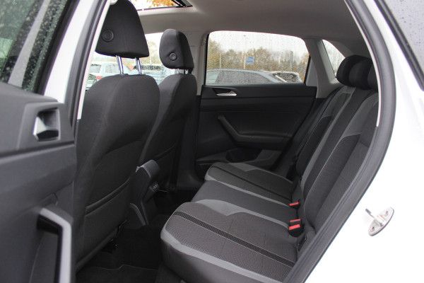 Volkswagen Polo 1.0 TSI Highline / Panoramadak / Virtual Cockpit / CarPlay / 17'' / LED Koplampen / Climate Control / ACC