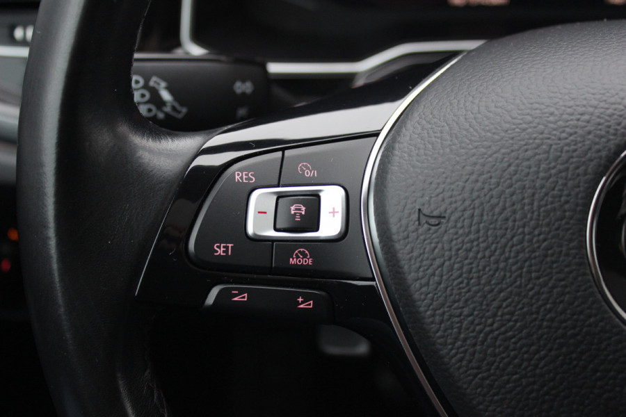 Volkswagen Polo 1.0 TSI Highline / Panoramadak / Virtual Cockpit / CarPlay / 17'' / LED Koplampen / Climate Control / ACC