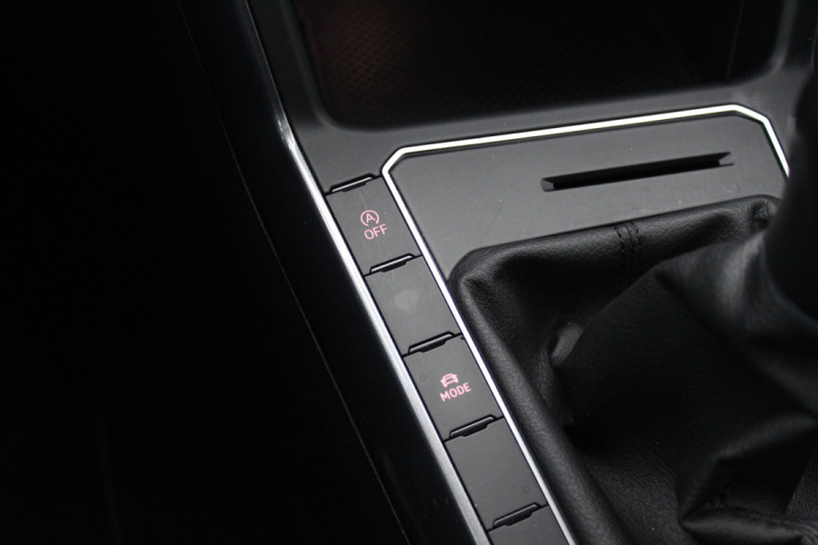 Volkswagen Polo 1.0 TSI Highline / Panoramadak / Virtual Cockpit / CarPlay / 17'' / LED Koplampen / Climate Control / ACC