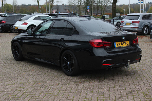 BMW 3-serie 320i Edition M Sport / Trekhaak / Leder / Navigatie / 18'' / Stoelverwarming / Cruise Control