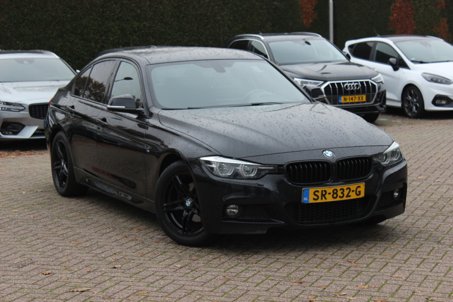 BMW 3-serie 320i Edition M Sport / Trekhaak / Leder / Navigatie / 18'' / Stoelverwarming / Cruise Control