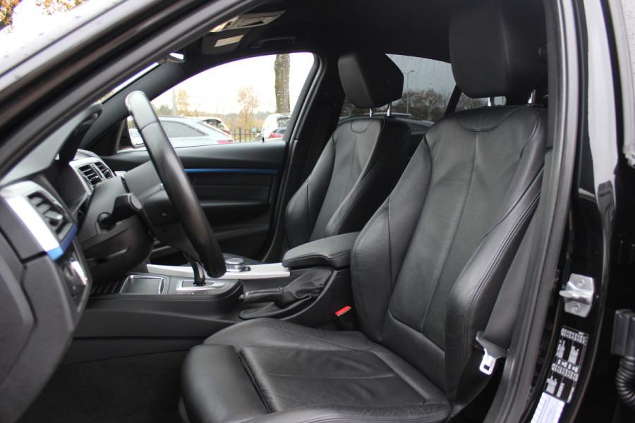 BMW 3-serie 320i Edition M Sport / Trekhaak / Leder / Navigatie / 18'' / Stoelverwarming / Cruise Control
