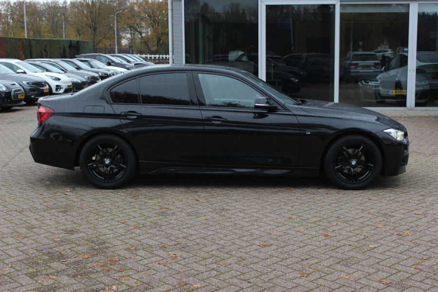 BMW 3-serie 320i Edition M Sport / Trekhaak / Leder / Navigatie / 18'' / Stoelverwarming / Cruise Control