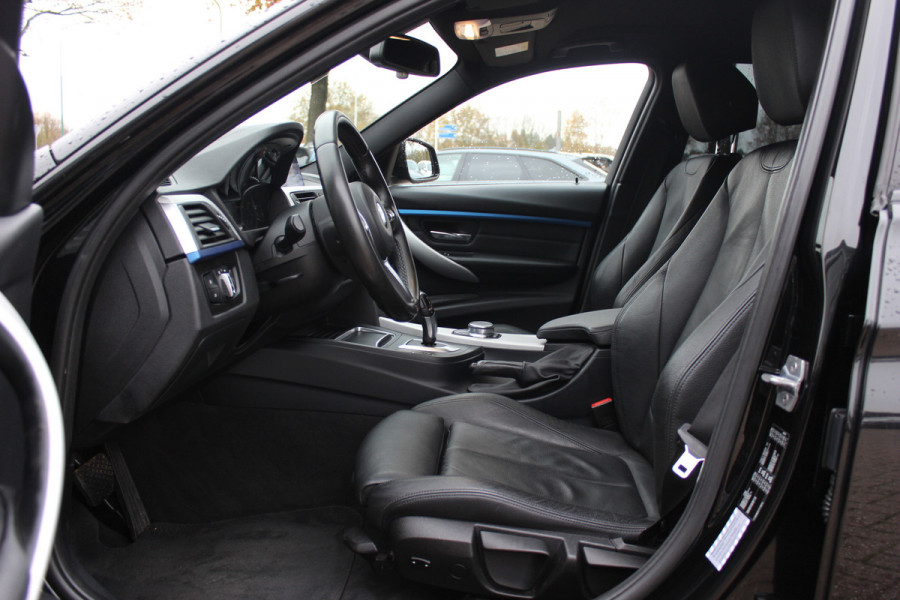 BMW 3-serie 320i Edition M Sport / Trekhaak / Leder / Navigatie / 18'' / Stoelverwarming / Cruise Control