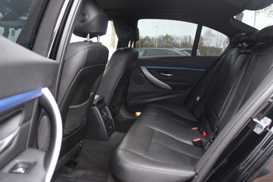 BMW 3-serie 320i Edition M Sport / Trekhaak / Leder / Navigatie / 18'' / Stoelverwarming / Cruise Control