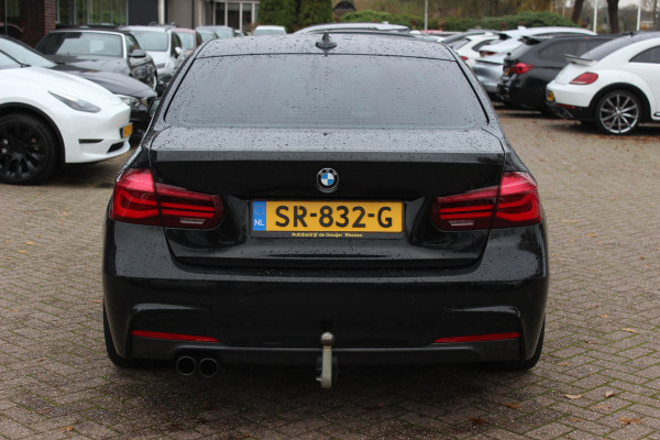 BMW 3-serie 320i Edition M Sport / Trekhaak / Leder / Navigatie / 18'' / Stoelverwarming / Cruise Control