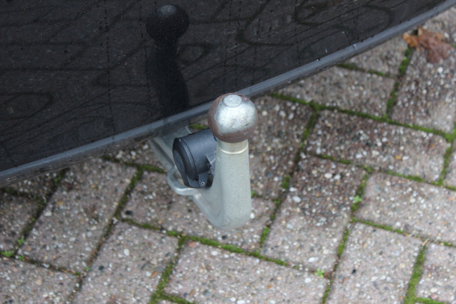 BMW 3-serie 320i Edition M Sport / Trekhaak / Leder / Navigatie / 18'' / Stoelverwarming / Cruise Control