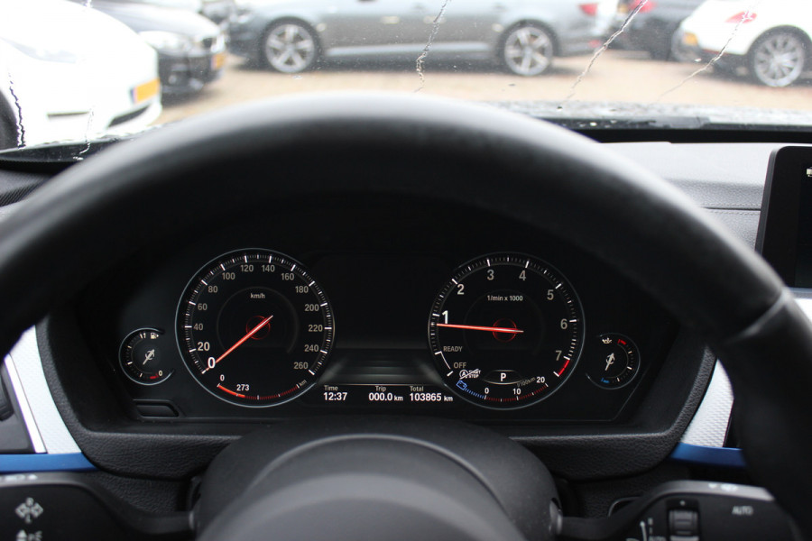 BMW 3-serie 320i Edition M Sport / Trekhaak / Leder / Navigatie / 18'' / Stoelverwarming / Cruise Control