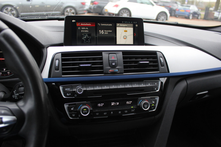 BMW 3-serie 320i Edition M Sport / Trekhaak / Leder / Navigatie / 18'' / Stoelverwarming / Cruise Control