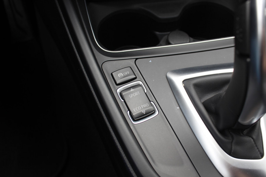 BMW 3-serie 320i Edition M Sport / Trekhaak / Leder / Navigatie / 18'' / Stoelverwarming / Cruise Control