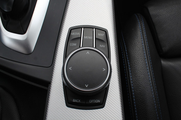 BMW 3-serie 320i Edition M Sport / Trekhaak / Leder / Navigatie / 18'' / Stoelverwarming / Cruise Control