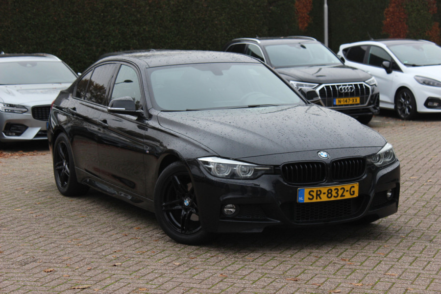 BMW 3-serie 320i Edition M Sport / Trekhaak / Leder / Navigatie / 18'' / Stoelverwarming / Cruise Control