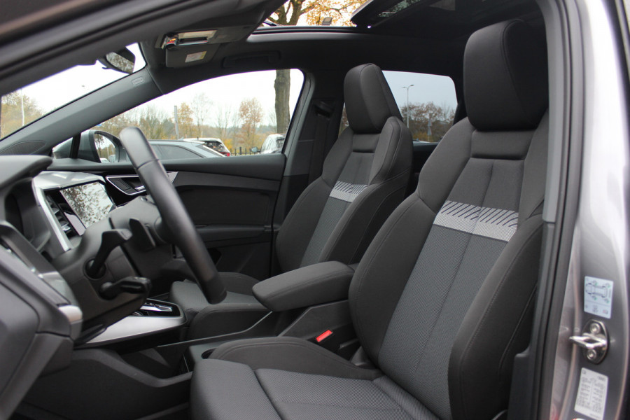 Audi Q4 e-tron 35 Launch edition Advanced Plus 55 kWh / SoH 93%  / Trekhaak / Panoramadak / Camera / Navigatie / 19'' / Matrix LED / Stoelverwarming / Warmtepomp / DAB / ACC