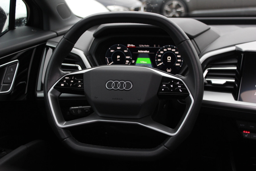 Audi Q4 e-tron 35 Launch edition Advanced Plus 55 kWh / SoH 93%  / Trekhaak / Panoramadak / Camera / Navigatie / 19'' / Matrix LED / Stoelverwarming / Warmtepomp / DAB / ACC