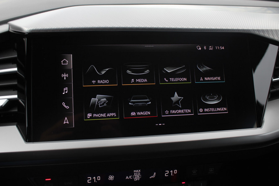 Audi Q4 e-tron 35 Launch edition Advanced Plus 55 kWh / SoH 93%  / Trekhaak / Panoramadak / Camera / Navigatie / 19'' / Matrix LED / Stoelverwarming / Warmtepomp / DAB / ACC