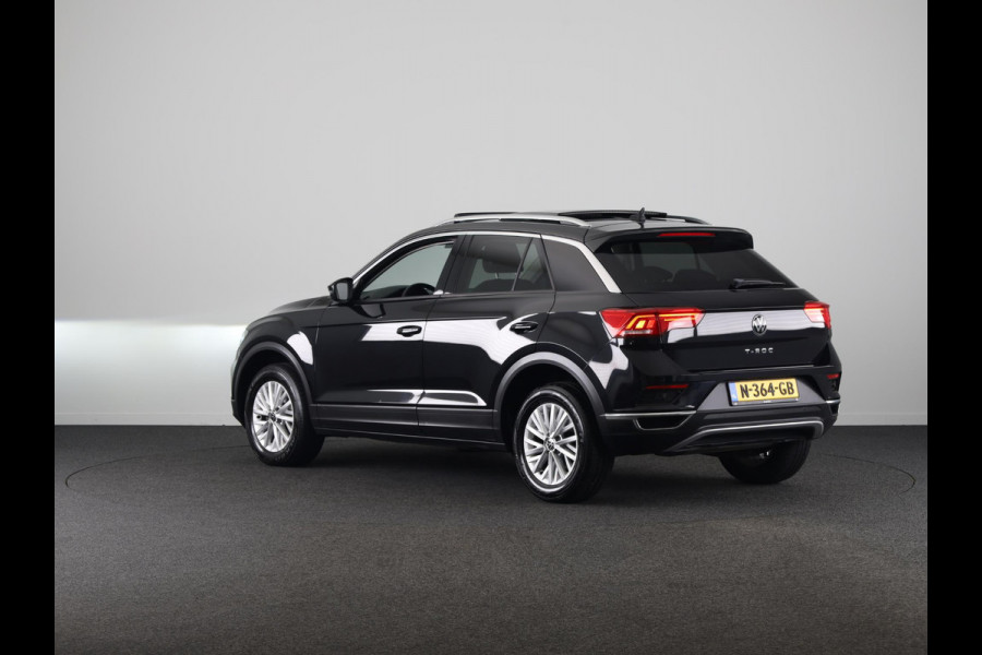 Volkswagen T-Roc 1.0 TSI Style 110 pk | Navigatie | Panoramadak | Parkeersensoren | Autom. airco | Stoelverwarming | LED koplampen |