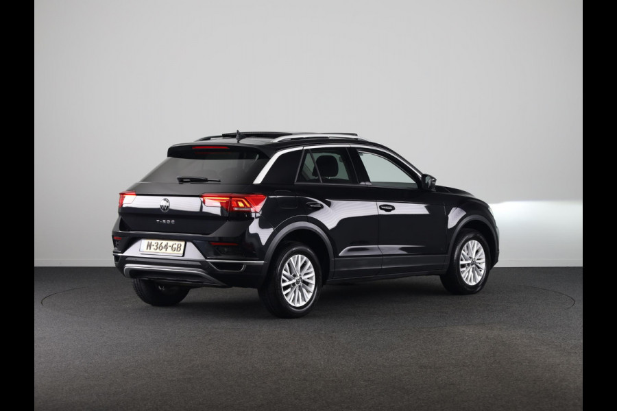 Volkswagen T-Roc 1.0 TSI Style 110 pk | Navigatie | Panoramadak | Parkeersensoren | Autom. airco | Stoelverwarming | LED koplampen |