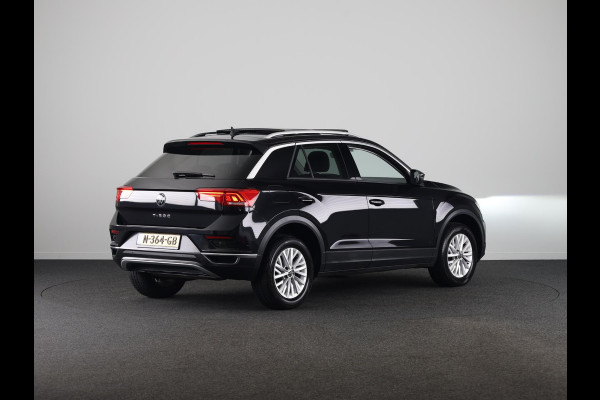Volkswagen T-Roc 1.0 TSI Style 110 pk | Navigatie | Panoramadak | Parkeersensoren | Autom. airco | Stoelverwarming | LED koplampen |