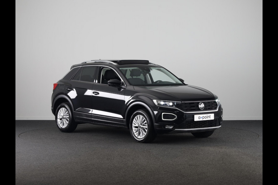 Volkswagen T-Roc 1.0 TSI Style 110 pk | Navigatie | Panoramadak | Parkeersensoren | Autom. airco | Stoelverwarming | LED koplampen |