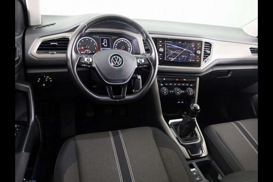 Volkswagen T-Roc 1.0 TSI Style 110 pk | Navigatie | Panoramadak | Parkeersensoren | Autom. airco | Stoelverwarming | LED koplampen |