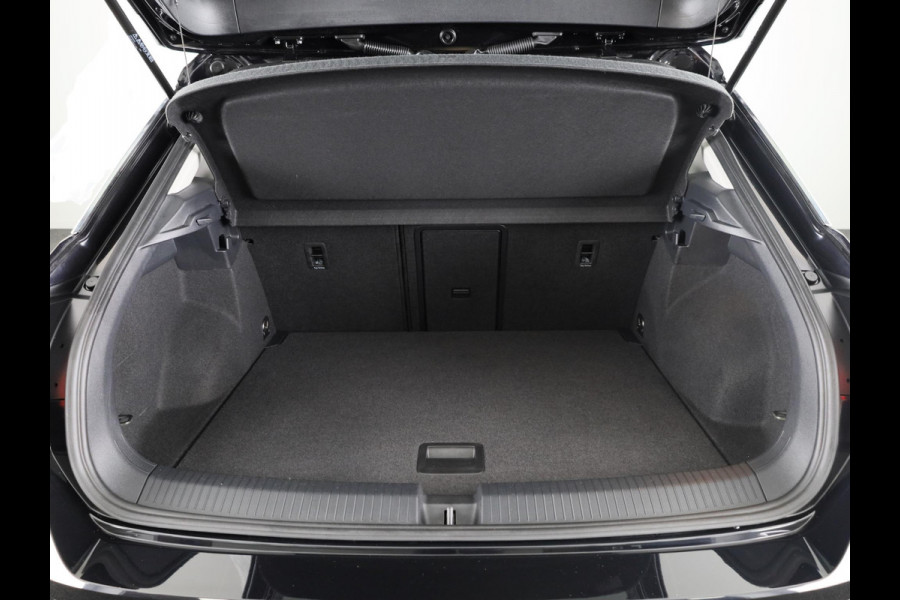 Volkswagen T-Roc 1.0 TSI Style 110 pk | Navigatie | Panoramadak | Parkeersensoren | Autom. airco | Stoelverwarming | LED koplampen |