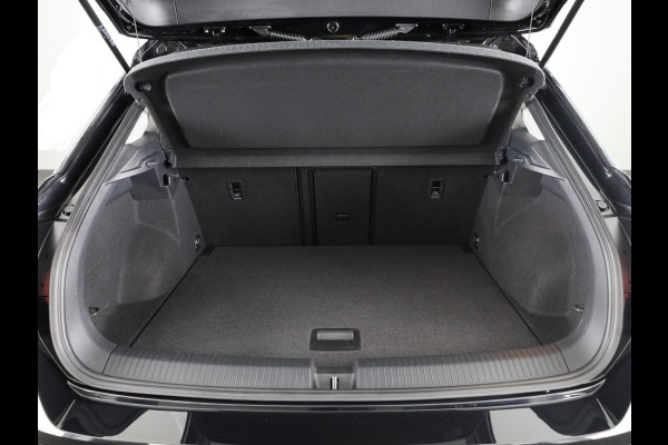 Volkswagen T-Roc 1.0 TSI Style 110 pk | Navigatie | Panoramadak | Parkeersensoren | Autom. airco | Stoelverwarming | LED koplampen |