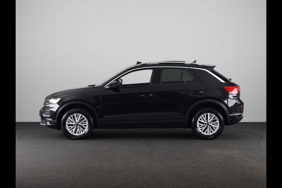 Volkswagen T-Roc 1.0 TSI Style 110 pk | Navigatie | Panoramadak | Parkeersensoren | Autom. airco | Stoelverwarming | LED koplampen |