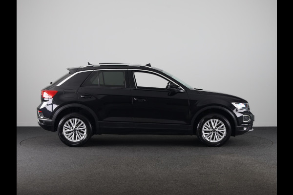 Volkswagen T-Roc 1.0 TSI Style 110 pk | Navigatie | Panoramadak | Parkeersensoren | Autom. airco | Stoelverwarming | LED koplampen |