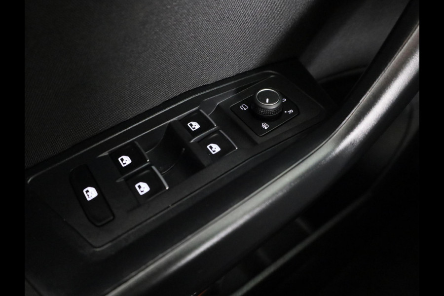 Volkswagen T-Roc 1.0 TSI Style 110 pk | Navigatie | Panoramadak | Parkeersensoren | Autom. airco | Stoelverwarming | LED koplampen |