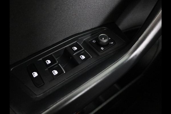 Volkswagen T-Roc 1.0 TSI Style 110 pk | Navigatie | Panoramadak | Parkeersensoren | Autom. airco | Stoelverwarming | LED koplampen |