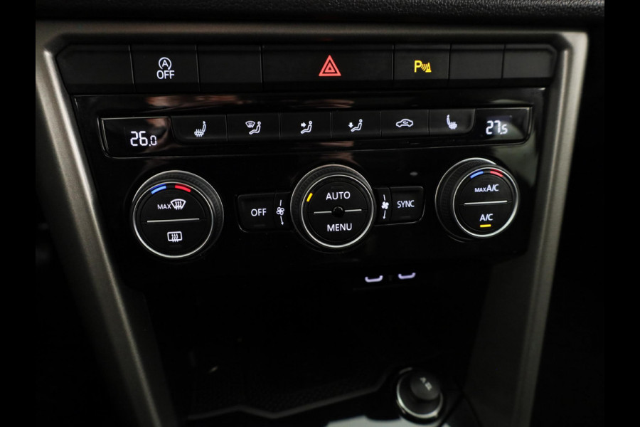 Volkswagen T-Roc 1.0 TSI Style 110 pk | Navigatie | Panoramadak | Parkeersensoren | Autom. airco | Stoelverwarming | LED koplampen |