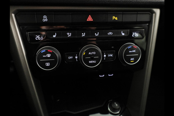 Volkswagen T-Roc 1.0 TSI Style 110 pk | Navigatie | Panoramadak | Parkeersensoren | Autom. airco | Stoelverwarming | LED koplampen |