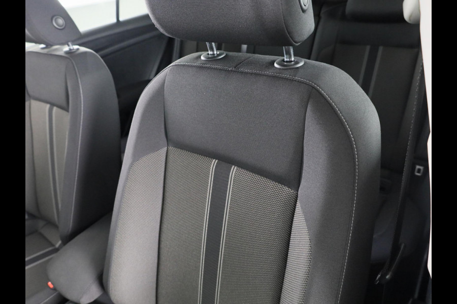 Volkswagen T-Roc 1.0 TSI Style 110 pk | Navigatie | Panoramadak | Parkeersensoren | Autom. airco | Stoelverwarming | LED koplampen |