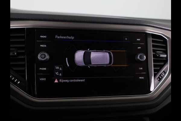 Volkswagen T-Roc 1.0 TSI Style 110 pk | Navigatie | Panoramadak | Parkeersensoren | Autom. airco | Stoelverwarming | LED koplampen |