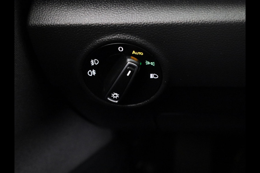 Volkswagen T-Roc 1.0 TSI Style 110 pk | Navigatie | Panoramadak | Parkeersensoren | Autom. airco | Stoelverwarming | LED koplampen |